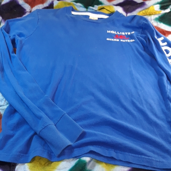 3 Hollister Shirts 2 short sleeve 1 long sleeve - Picture 6 of 8